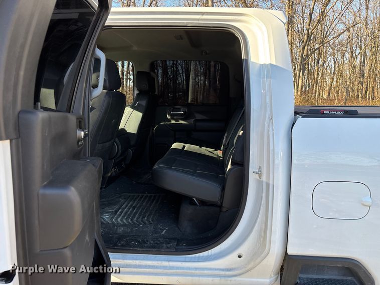 image for item ED2468 2023 Chevrolet Silverado 2500HD Crew Cab pickup truck