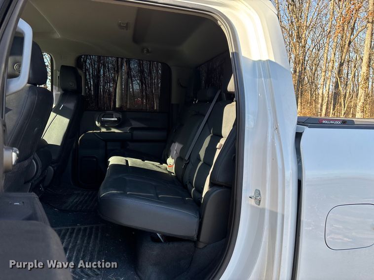 image for item ED2468 2023 Chevrolet Silverado 2500HD Crew Cab pickup truck