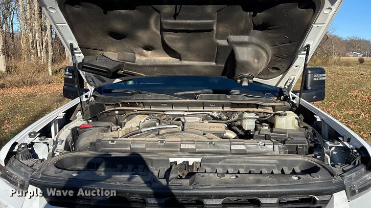 image for item ED2468 2023 Chevrolet Silverado 2500HD Crew Cab pickup truck