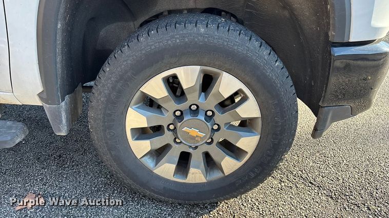 image for item ED2468 2023 Chevrolet Silverado 2500HD Crew Cab pickup truck