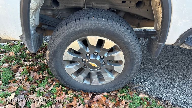image for item ED2468 2023 Chevrolet Silverado 2500HD Crew Cab pickup truck