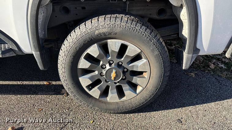 image for item ED2468 2023 Chevrolet Silverado 2500HD Crew Cab pickup truck