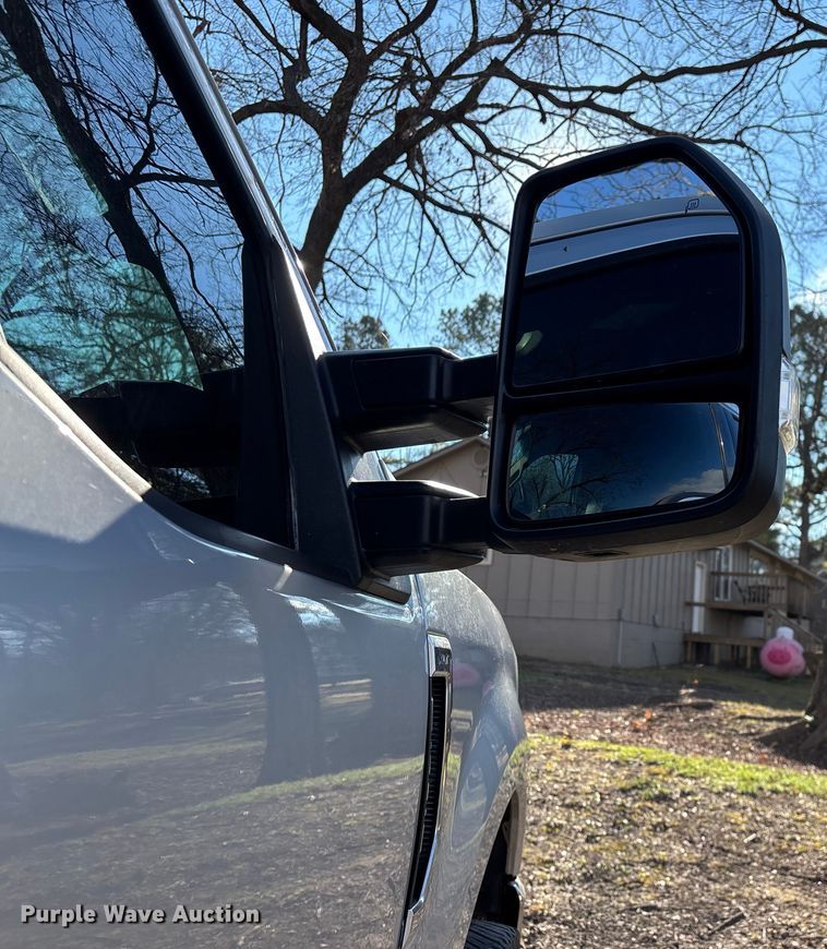 image for item ED2470 2019 Ford F250 Super Duty Crew Cab utility bed pickup truck