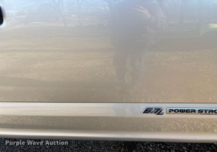 image for item ED2470 2019 Ford F250 Super Duty Crew Cab utility bed pickup truck