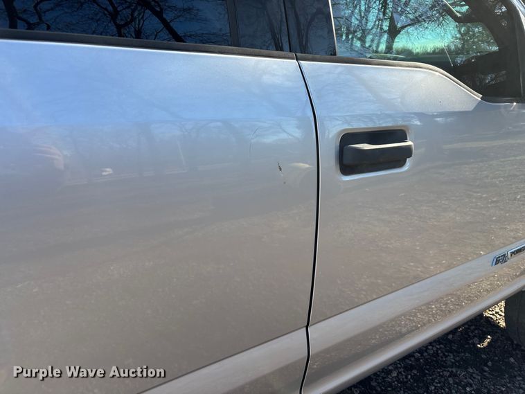 image for item ED2470 2019 Ford F250 Super Duty Crew Cab utility bed pickup truck