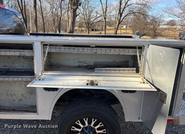 image for item ED2470 2019 Ford F250 Super Duty Crew Cab utility bed pickup truck