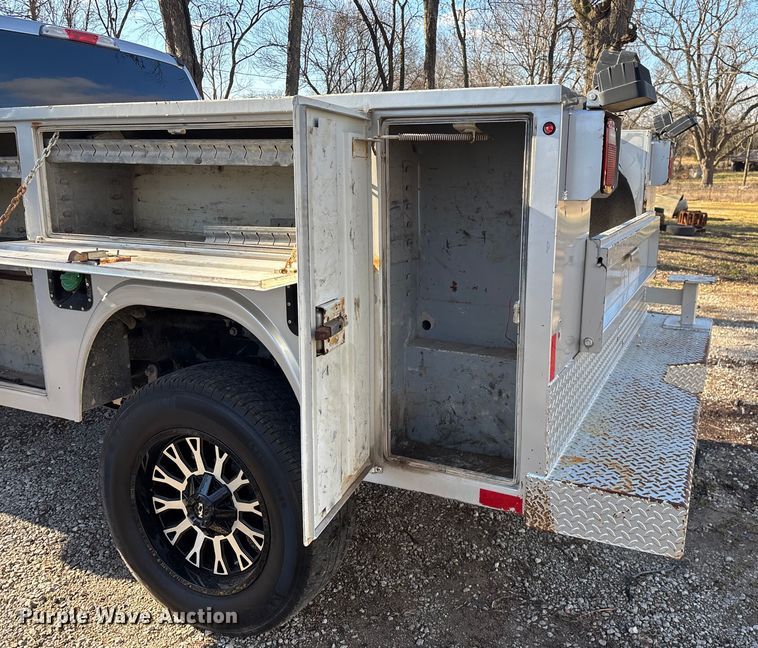 image for item ED2470 2019 Ford F250 Super Duty Crew Cab utility bed pickup truck