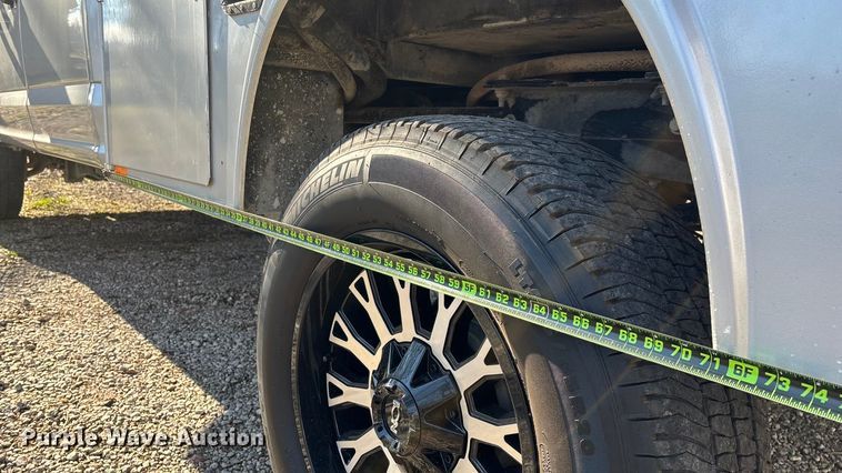 image for item ED2470 2019 Ford F250 Super Duty Crew Cab utility bed pickup truck