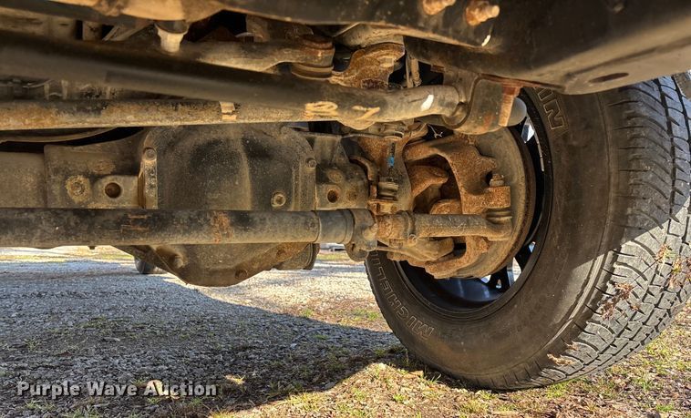 image for item ED2470 2019 Ford F250 Super Duty Crew Cab utility bed pickup truck