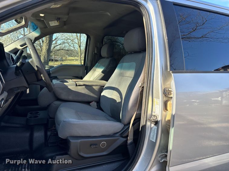 image for item ED2470 2019 Ford F250 Super Duty Crew Cab utility bed pickup truck