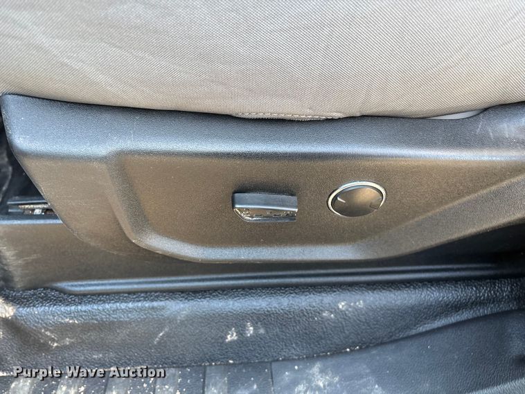 image for item ED2470 2019 Ford F250 Super Duty Crew Cab utility bed pickup truck