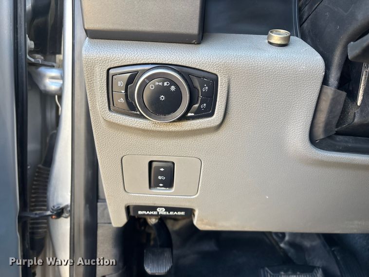 image for item ED2470 2019 Ford F250 Super Duty Crew Cab utility bed pickup truck