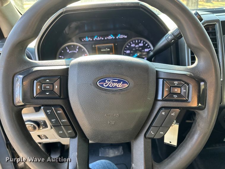 image for item ED2470 2019 Ford F250 Super Duty Crew Cab utility bed pickup truck