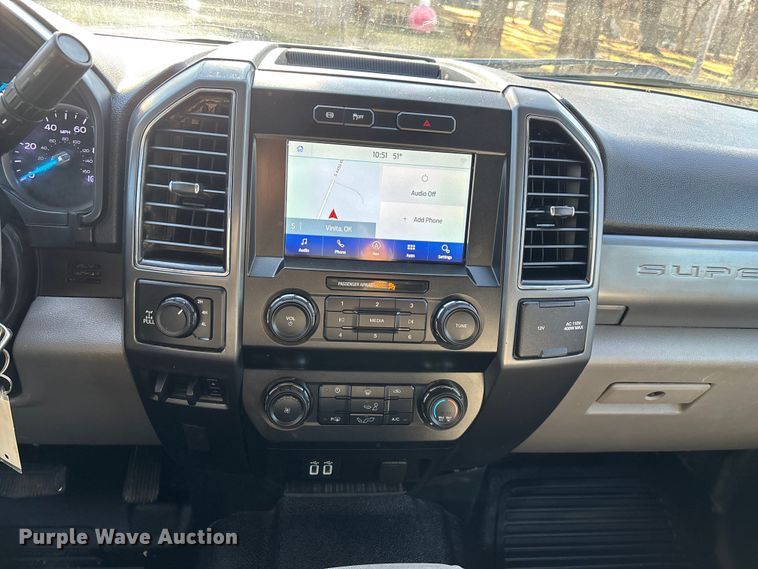 image for item ED2470 2019 Ford F250 Super Duty Crew Cab utility bed pickup truck