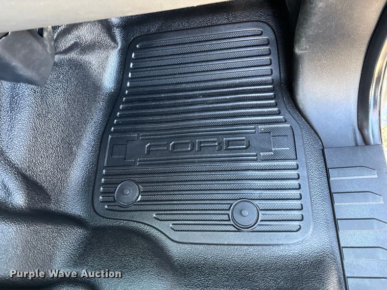 image for item ED2470 2019 Ford F250 Super Duty Crew Cab utility bed pickup truck