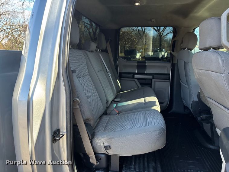 image for item ED2470 2019 Ford F250 Super Duty Crew Cab utility bed pickup truck