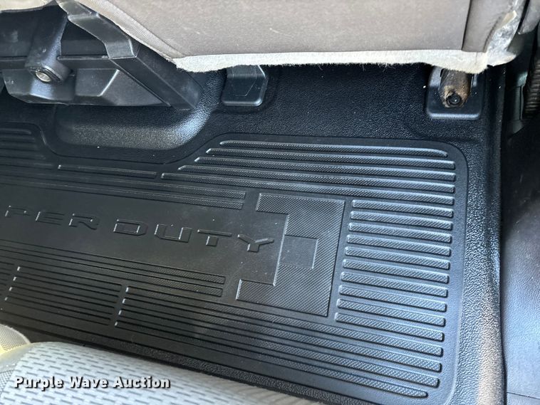 image for item ED2470 2019 Ford F250 Super Duty Crew Cab utility bed pickup truck