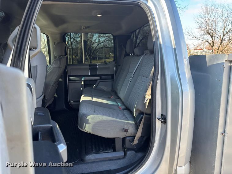 image for item ED2470 2019 Ford F250 Super Duty Crew Cab utility bed pickup truck