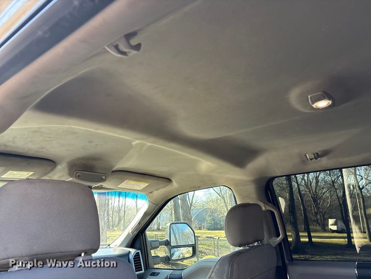 image for item ED2470 2019 Ford F250 Super Duty Crew Cab utility bed pickup truck