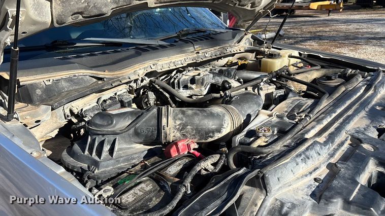 image for item ED2470 2019 Ford F250 Super Duty Crew Cab utility bed pickup truck