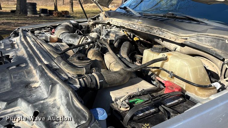 image for item ED2470 2019 Ford F250 Super Duty Crew Cab utility bed pickup truck