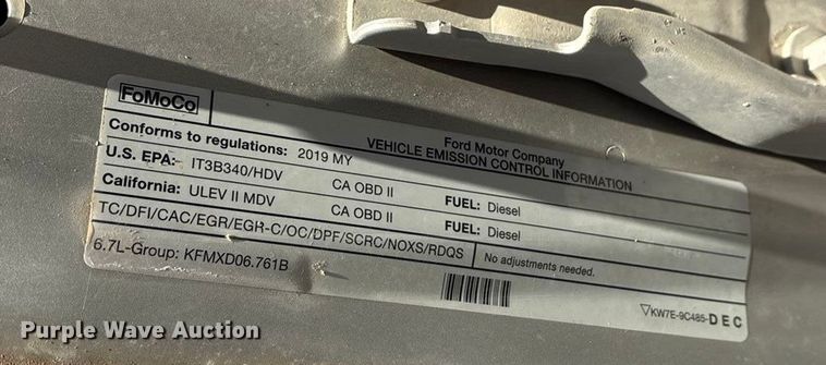 image for item ED2470 2019 Ford F250 Super Duty Crew Cab utility bed pickup truck