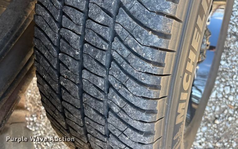 image for item ED2470 2019 Ford F250 Super Duty Crew Cab utility bed pickup truck