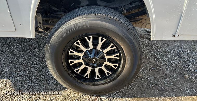 image for item ED2470 2019 Ford F250 Super Duty Crew Cab utility bed pickup truck