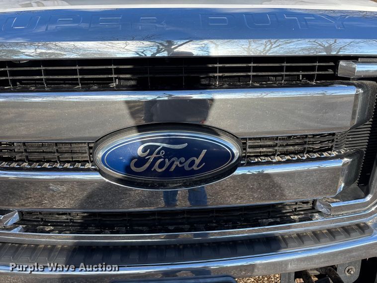 image for item ED2471 2011 Ford F550 Super Duty flatbed truck