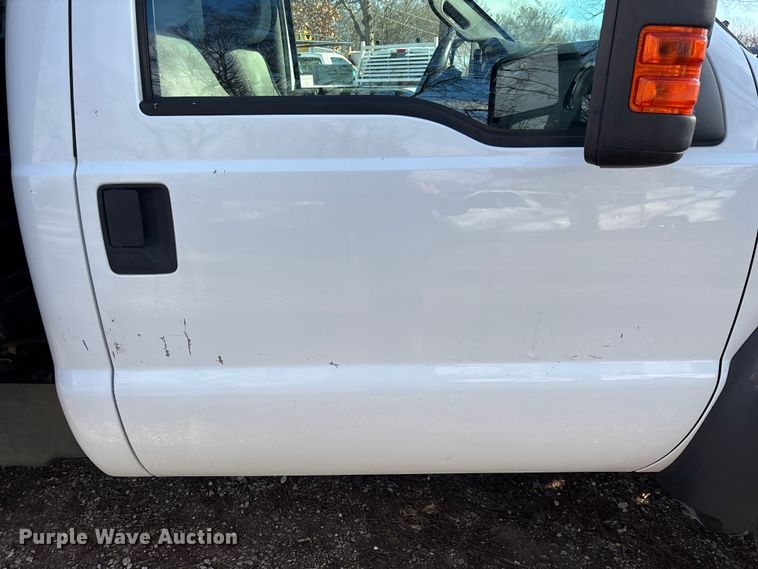 image for item ED2471 2011 Ford F550 Super Duty flatbed truck