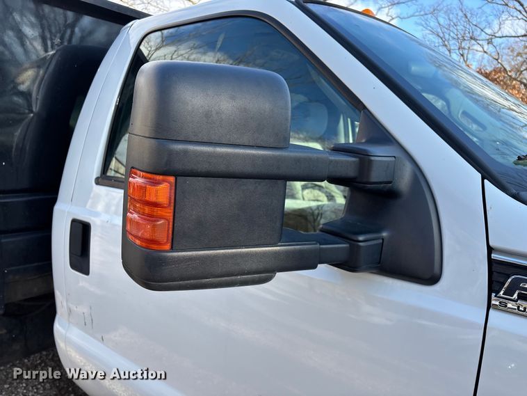 image for item ED2471 2011 Ford F550 Super Duty flatbed truck