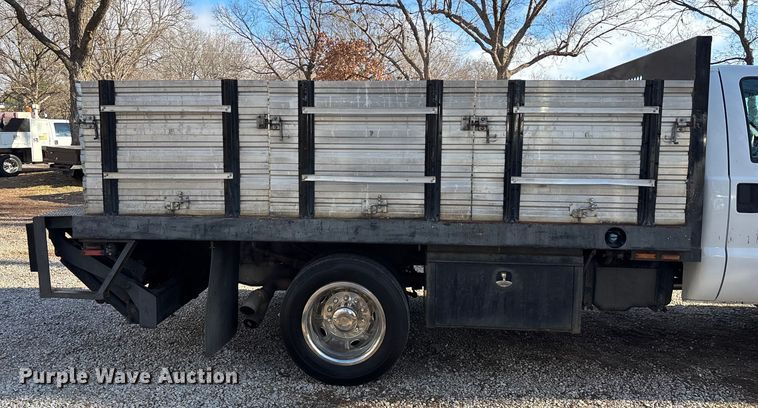 image for item ED2471 2011 Ford F550 Super Duty flatbed truck