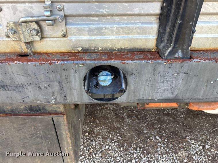 image for item ED2471 2011 Ford F550 Super Duty flatbed truck