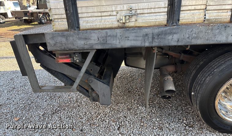 image for item ED2471 2011 Ford F550 Super Duty flatbed truck