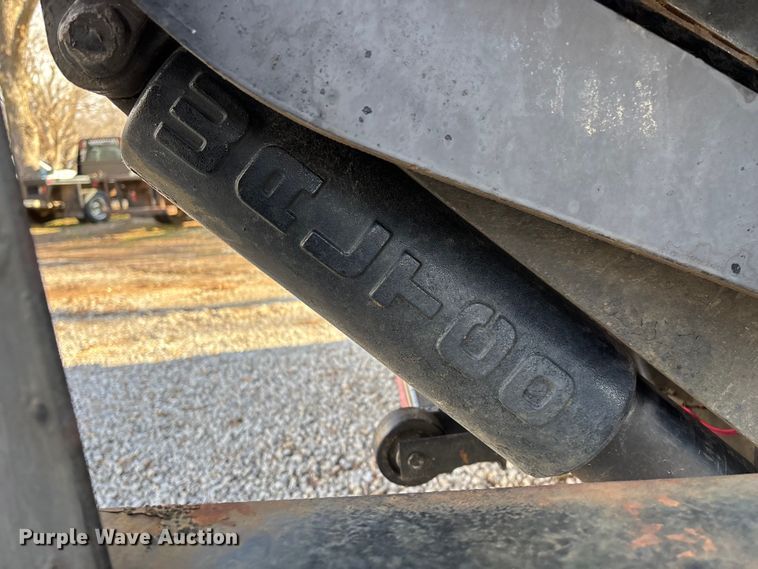 image for item ED2471 2011 Ford F550 Super Duty flatbed truck