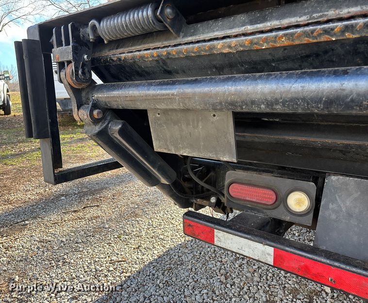 image for item ED2471 2011 Ford F550 Super Duty flatbed truck