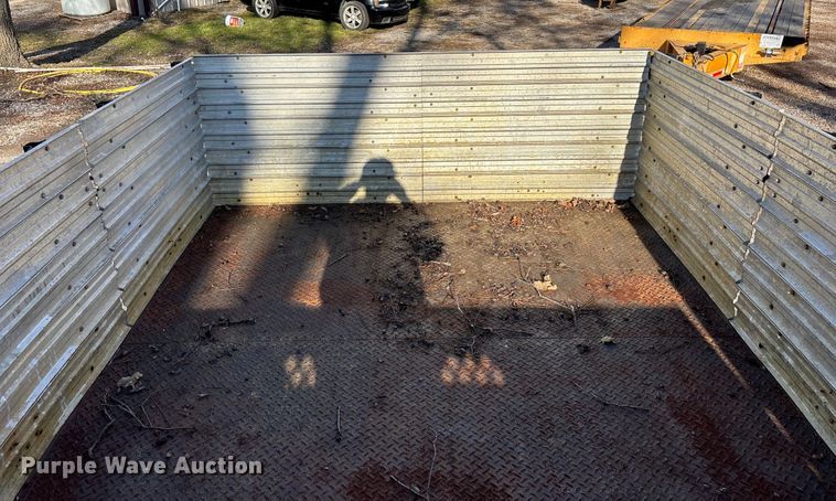 image for item ED2471 2011 Ford F550 Super Duty flatbed truck