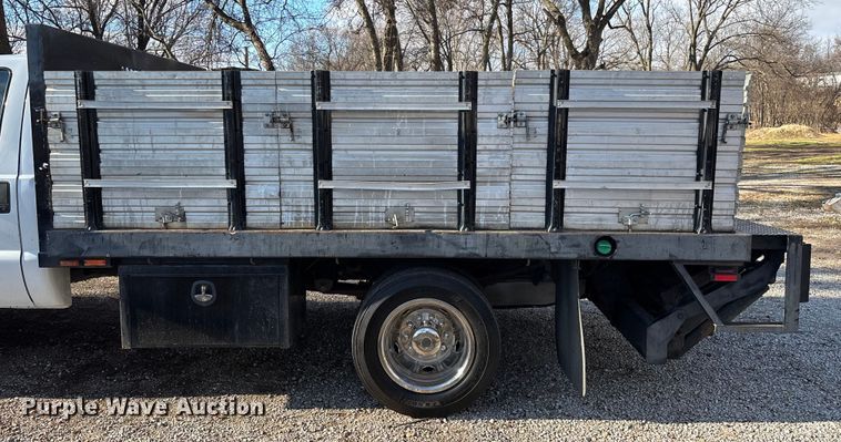 image for item ED2471 2011 Ford F550 Super Duty flatbed truck