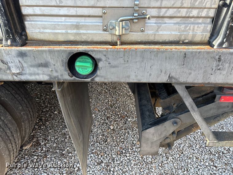 image for item ED2471 2011 Ford F550 Super Duty flatbed truck