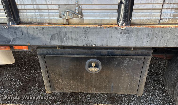 image for item ED2471 2011 Ford F550 Super Duty flatbed truck