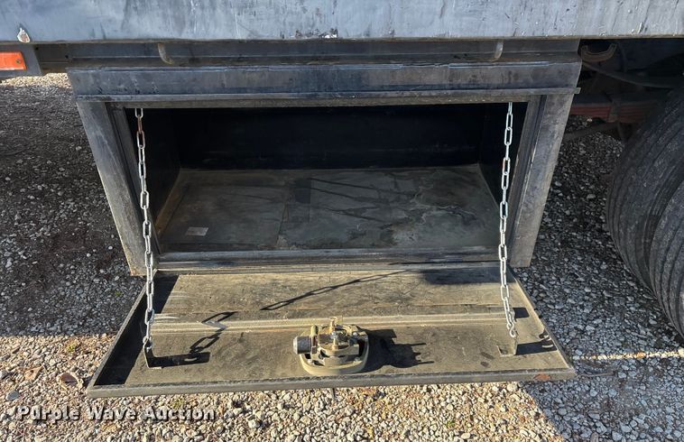 image for item ED2471 2011 Ford F550 Super Duty flatbed truck