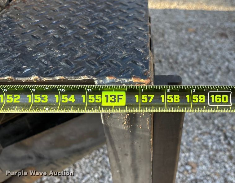 image for item ED2471 2011 Ford F550 Super Duty flatbed truck