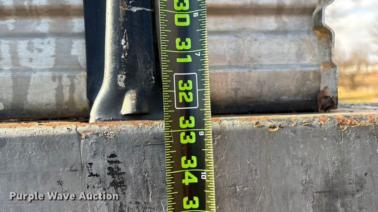 image for item ED2471 2011 Ford F550 Super Duty flatbed truck