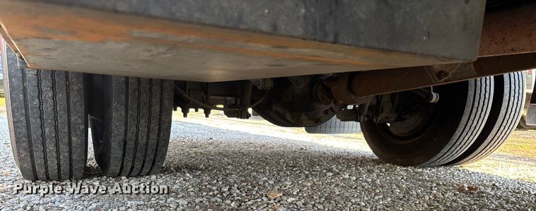 image for item ED2471 2011 Ford F550 Super Duty flatbed truck