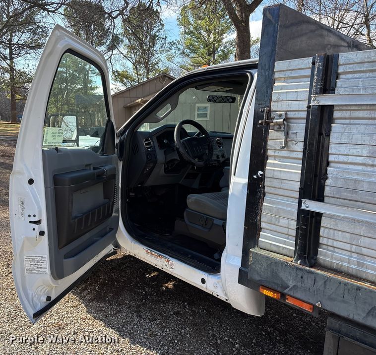 image for item ED2471 2011 Ford F550 Super Duty flatbed truck