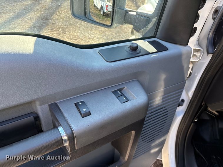 image for item ED2471 2011 Ford F550 Super Duty flatbed truck