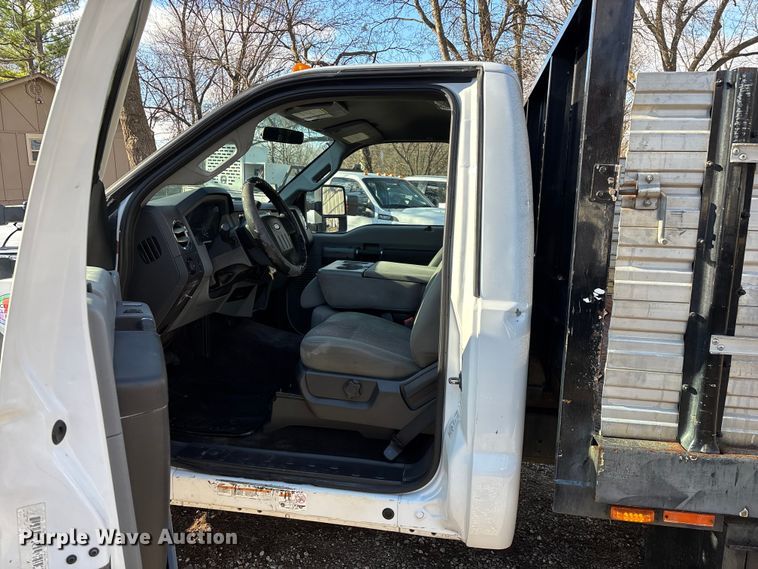 image for item ED2471 2011 Ford F550 Super Duty flatbed truck
