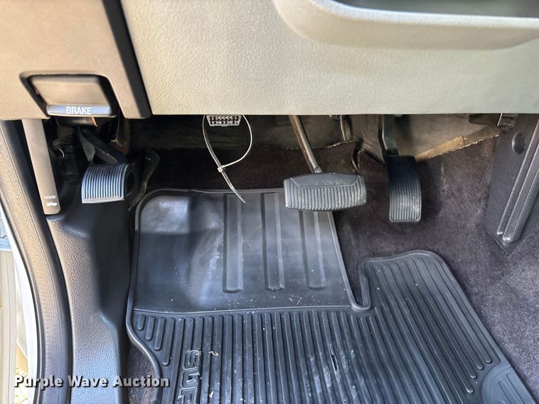 image for item ED2471 2011 Ford F550 Super Duty flatbed truck