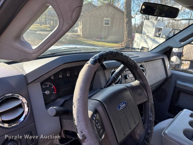 image for item ED2471 2011 Ford F550 Super Duty flatbed truck