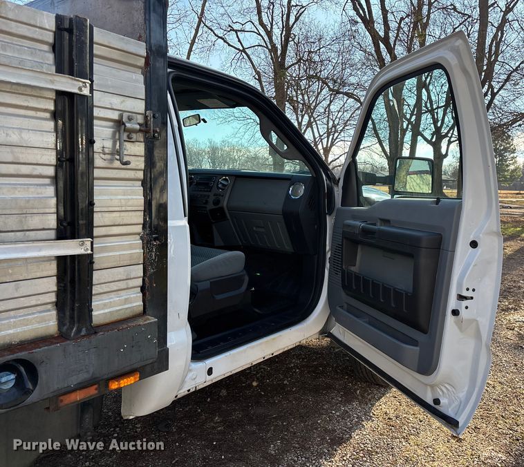 image for item ED2471 2011 Ford F550 Super Duty flatbed truck